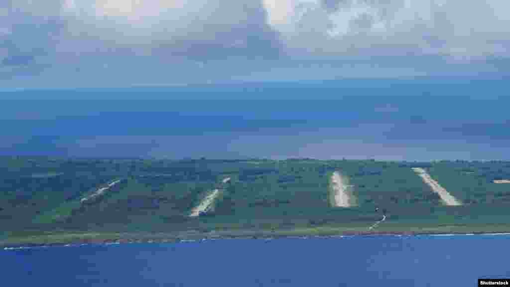 North Field din Tinian, fotografiat în 2017.În 1947, North Field a fost abandonat și, în următoarele decenii, a fost năpădit de junglă. 