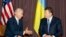 Віце-президент США Джо Байден і лідер «Партії регіонів» Віктор Янукович 21 липня 2009 року