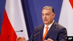  21 січня Віктор Орбан розкритикував санкційний режим ЄС, який має поновлюватися кожні шість місяців і термін дії якого закінчується 31 січня