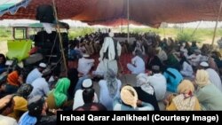 جانیخېل د پرلت په حال کې. انځور د مې د نهمې دی. 