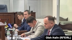 Ukraine -- Oleksii Chernyshov (2 L) in court, Kyiv, 27Jun2025 