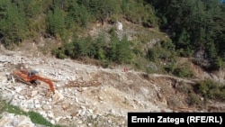 Mašina koju je Radio Slobodna Evropa zatekao na kamenolomu, 7. oktobar 2024.