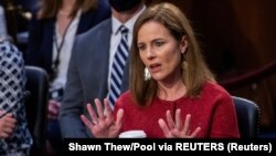 Amy Coney Barrett, candidata administrației Trump pentru un loc de judecător la Curtea Supremă, în cursul audierilor din comisia juridică din Senat, Washington, octombrie 2020.
