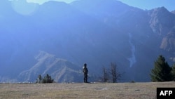هندی سرتېری د کشمیر په کوپواړه ضلع کې له کنټرول کرښې سره نېږدې پهره کوي - انځور له ارشیفه.