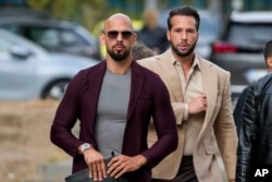 Andrew Tate și Tristan Tate au milioane de urmăritori pe rețelele sociale.