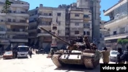 Скриншот опубликованного в Сети видео группировки этнических узбеков «Таухид валь-Джихад» (ТВД), в котором говорится о наступлении на сирийский город  Джиср аль-Шугур.