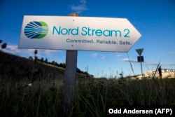 Indicator spre instalația din Lubmin, Germania, unde ajunge gazoductul Nord Stream 2.