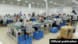 «Бишкек» эркин экономикалык аймагындагы компаниялардын жумушчулары. Иллюстрациялык сүрөт.