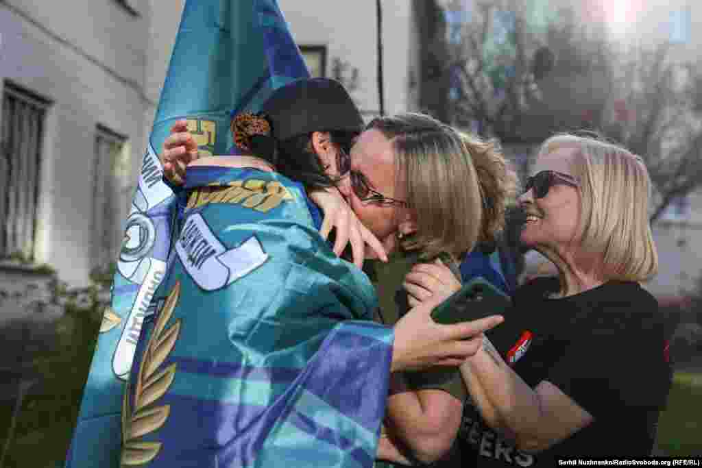 Емоції рідних та близьких звільнених з полону