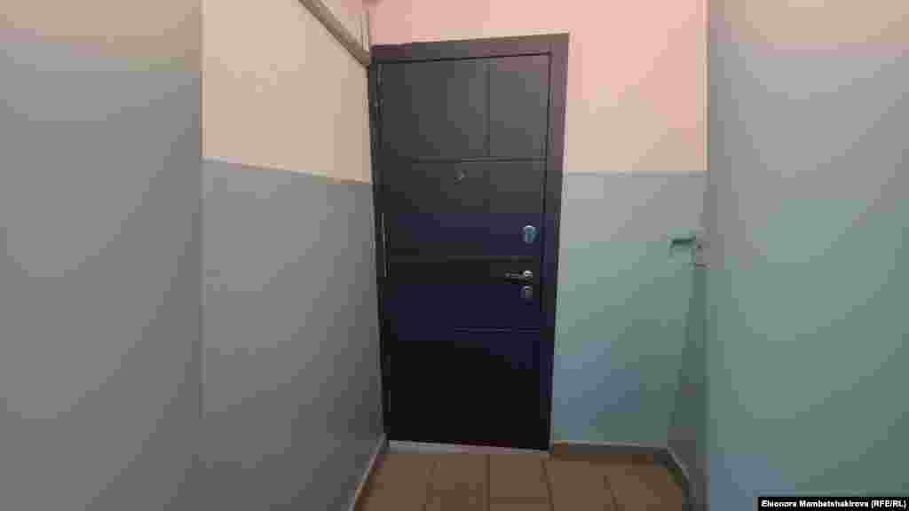 Сергей Жарновниковдун "Телепортс" фирмасы катталган батир. Бишкектеги 8-кичи район.