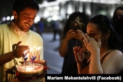 მარიამ მეყანწიშვილი თავის დაბადების დღეს რუსთაველის გამზირზე, საპროტესტო აქციაზე აღნიშნავს