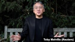 کازائو ایشی گورو در واکنش به دریافت جایزه نوبل ادبیات به شبکه خبری بی بی سی گفت: دریافت این جایزه افتخار عظیمی است.