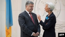 Президент України Петро Порошенко і директор-розпорядник МВФ Крістін Лагард. Вашингтон, 20 червня 2017 року