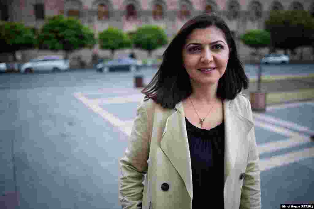 ელენ ასატრიანი,&nbsp;პოლიტიკის ანალიტიკოსი გლენდეილი, კალიფორნია, აშშ "აქციებს გლენდეილშიც ვაწყობდით, იქ დიდი სათვისტომოა. ერევნის ქუჩებში გამოსული ამდენი ადამიანის ნახვა ძალიან ამაღელვებელი იყო, ბევრი ჩვენგანი სიხარულის ცრემლებით ტიროდა."