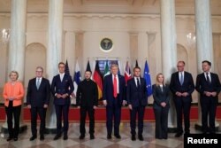 Спільне фото дев'ятьох. Білий дім, Вашингтон. США. 18 серпня 2025 року