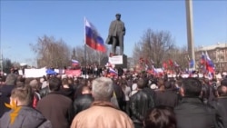 Donetsk Protesters Demand Return Of Yanukovych