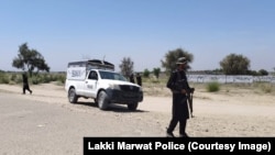 په لکي مروتو کې پولیس ګزمه کوي - د مې ۱۲مې انځور.