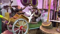 یو پښتون هنرمند له لرګیو د تاج محل نمونه جوړوي