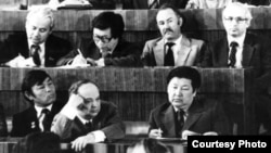 Төлөмүш Океев менен Али Хамраев (сүрөт качан тартылганы белгисиз)