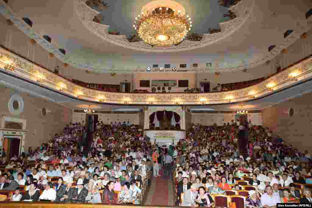 Салтанат Улуттук опера жана балет театрында өттү.