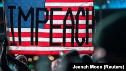 Протест у Нью-Йорку з вимогою імпічменту Дональда Трампа після штурму Капітолію його прихильниками, 8 січня 2021 року 