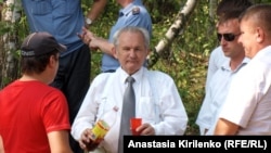 Александр Семченко (в центре), директор ООО "Теплотехника", в Химкинском лесу