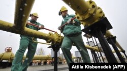 Ілюстраційне фото. Працівники газового центру поблизу Будапешта, 2009 рік