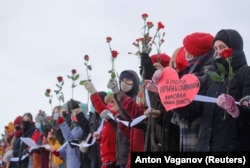 Санкт-Петербургдагы аялдардын нааразылык чарасы орусиялык абактардагы аялдарды колдоого арналды. 2021-жылдын 14-февралы.
