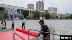 Подготовки пред почетокот на Самитот на Европската политичка заедница во Тирана, Албанија 