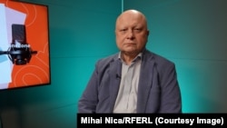 Profesorul Radu Carp, în studioul One2One la unul din interviurile realizate de jurnalista Europei Libere, Anca Grădinaru