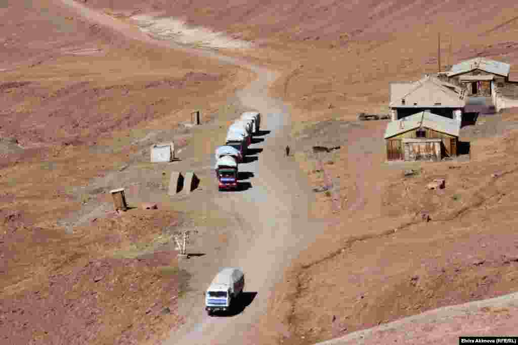 Азык-түлүктү Памир кыргыздары&nbsp;үч күндөп жол жүрүп, Вахандан алып келишет.