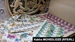 ბანკნოტები ყვარლის ფულის მუზეუმში.