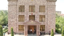 Հոգևորականների հոսքը դեպի Քննչական շարունակվում է