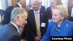 Мостафа Җәмилев һәм Мадлен Олбрайт