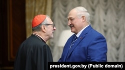Пасланьнік папы Рымскага Кляўдыё Гуджэроцьці і Аляксанжар Лукашэнка на сустрэчы ў Менску 27 кастрычніка