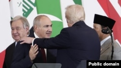 Egypt - U.S. President Donald Trump cuts short a conversation with Armenian Prime Minister Nikol Pashinian at a summit in Sharm el-Sheikh, October 13, 2025.