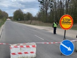 Один із блокпостів перед в'їздом у Почаїв