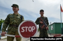 Тажикстан менен чек арада турган жоокерлер. Баткен. Архивдик сүрөт.