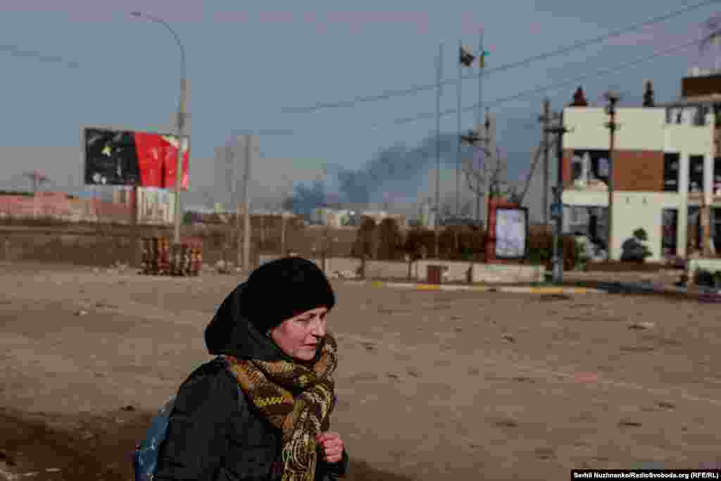 Романівка, на першому фото на горизонті видно пожежу в окупованій Бучі.Ліворуч фото від 7 березня 2022, праворуч – березень 2025 року