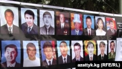 Апрель окуяларында окко учкандардын сүрөттөрү. 18-ноябрь, 2010-жыл.