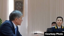 Президент Атамбаев менен мурдагы баш прокурор Аида Салянова.