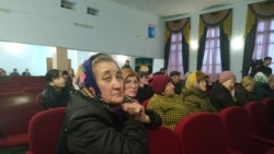 Жители села Акжайык на встрече с чиновниками. Западно-Казахстанская область, 11 марта 2020 года.