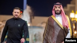 Președintele Ucrainei, Volodimir Zelenski, s-a întâlnit la Jeddah cu prințul de coroană, Mohammed bin Salman, liderul de facto al Arabiei Saudite, în ajunul negocierilor cu delegația americană, condusă de secretarul de stat american, Marco Rubio.