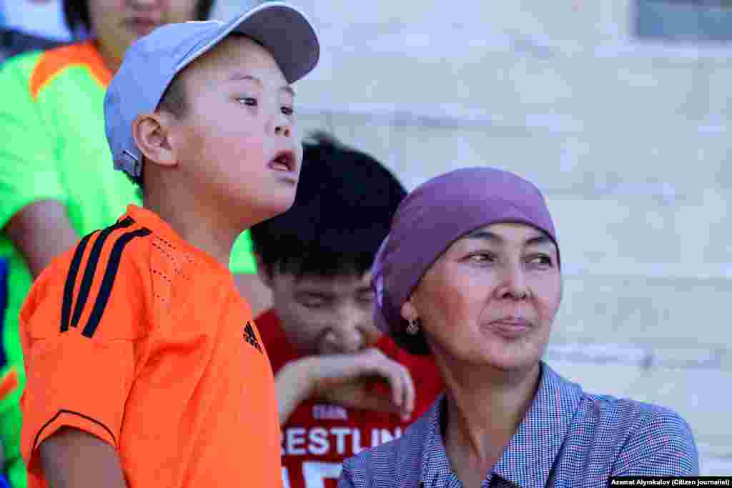 "Сантерра" коомдук фондун 2018-жылы Даун синдрому бар балдардын ата-энелеринин демилгелүү тобу түзгөн. 2021-жылдын февралында Даун синдрому бар балдарга маалыматтык, консультациялык жана билим берүүчү ресурстук борбор катары иштей баштады.