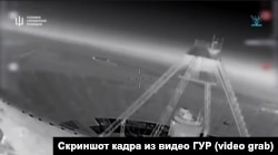 Ураження радіопередавального пристрою «Голіаф» радіотелескопа РТ-70 під Євпаторією, скріншот кадру з відео ГУР