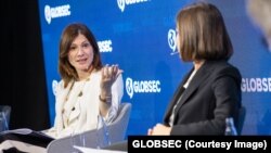 Irene Fellin, Specijalna predstavnica NATO-a za "Žene, mir i sigurnost" tokom panela na GLOBSEC Forumu u Pragu, 13. juna 2025. 