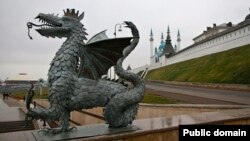 Казанда бараҗ (аждаһа) һәйкәле