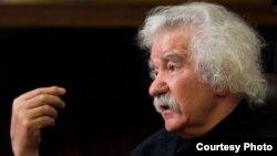 Сликарот Омер Калеши.