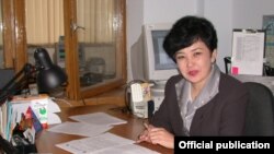 Бүбүкан Досалиева "Азаттыктын" Раззаков көчөсүндөгү мурдагы кеңсесинде, иш ордунда.