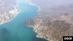 Чоң Наманган каналын жабуу сунушу газ маселесин чечүүдө  канчалык таасири болот деген талкууга жол ачты. (Сүрөттө: Токтогул суу сактагычы)